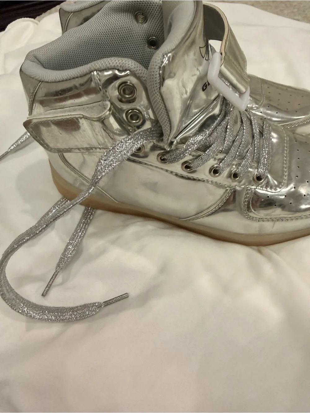 Glide Kicks Big Kiss 5.5 Silver Metallic High-Top Sneakers